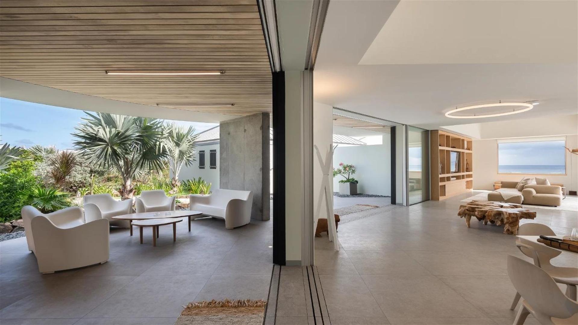 Exceptional 4BR Villa Overlooking the Ocean
