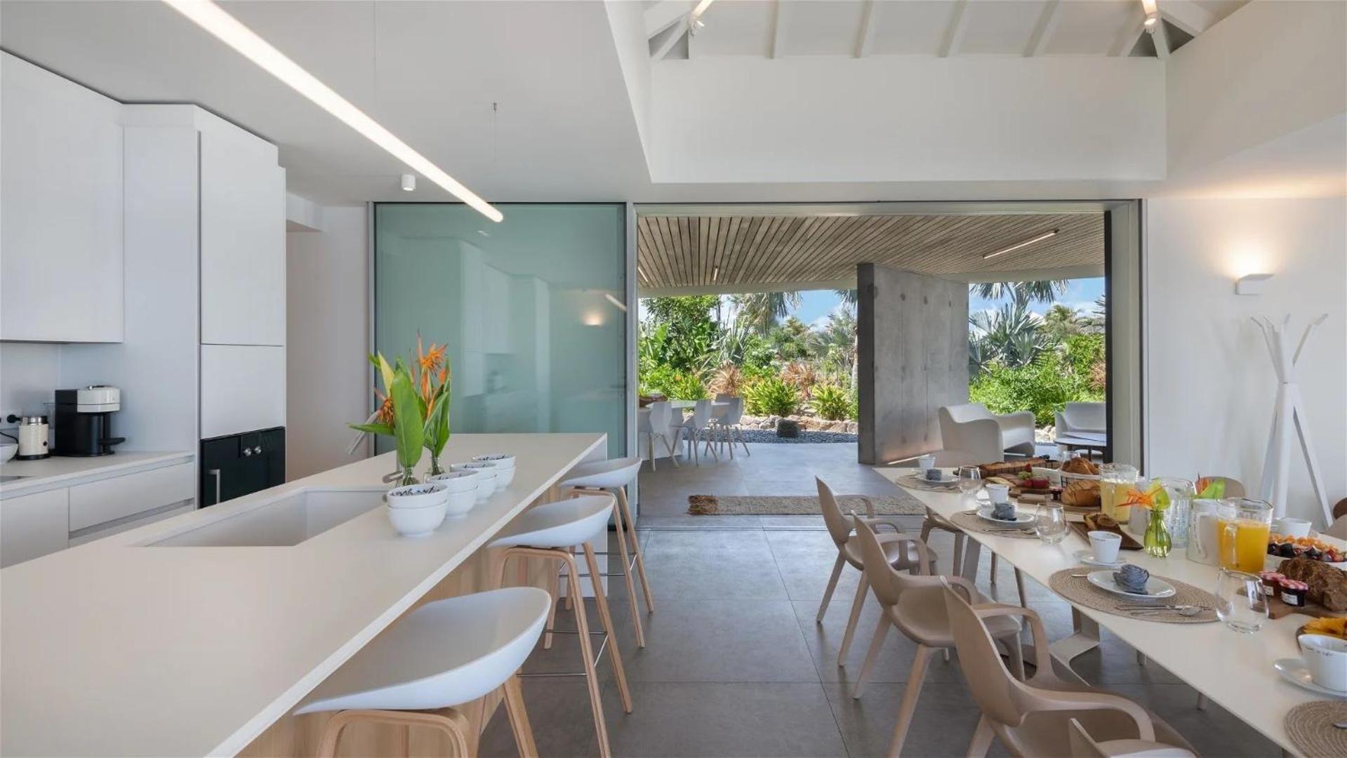 Exceptional 4BR Villa Overlooking the Ocean