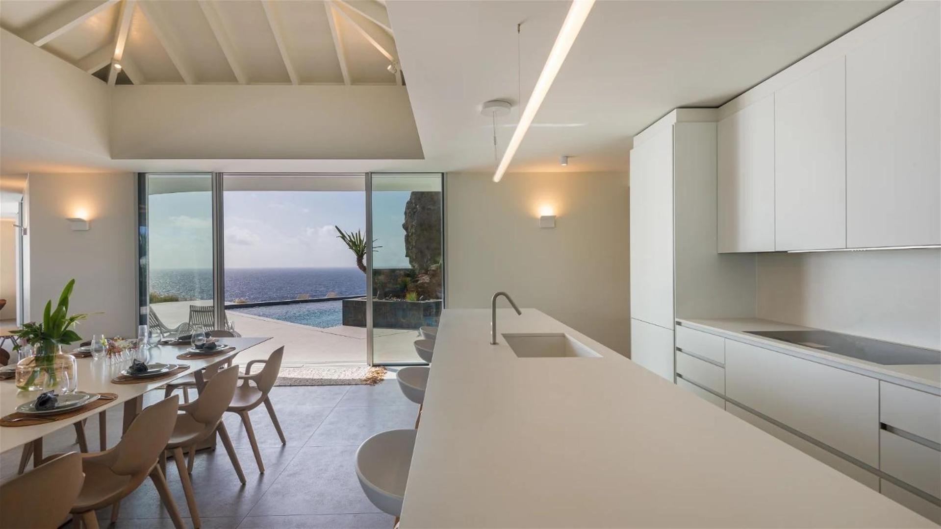 Exceptional 4BR Villa Overlooking the Ocean