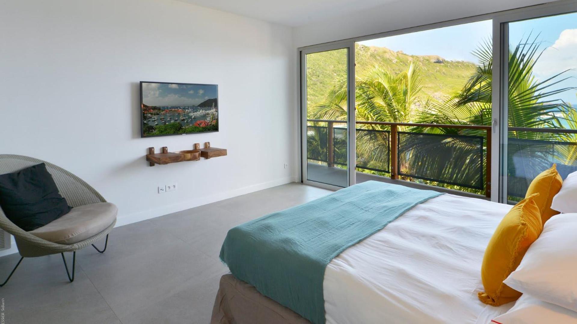 Superb Villa with Contemporary Style