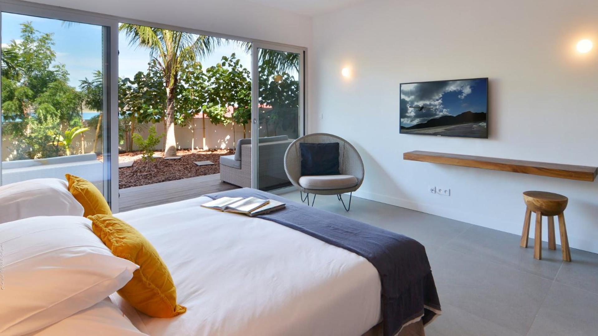 Superb Villa with Contemporary Style