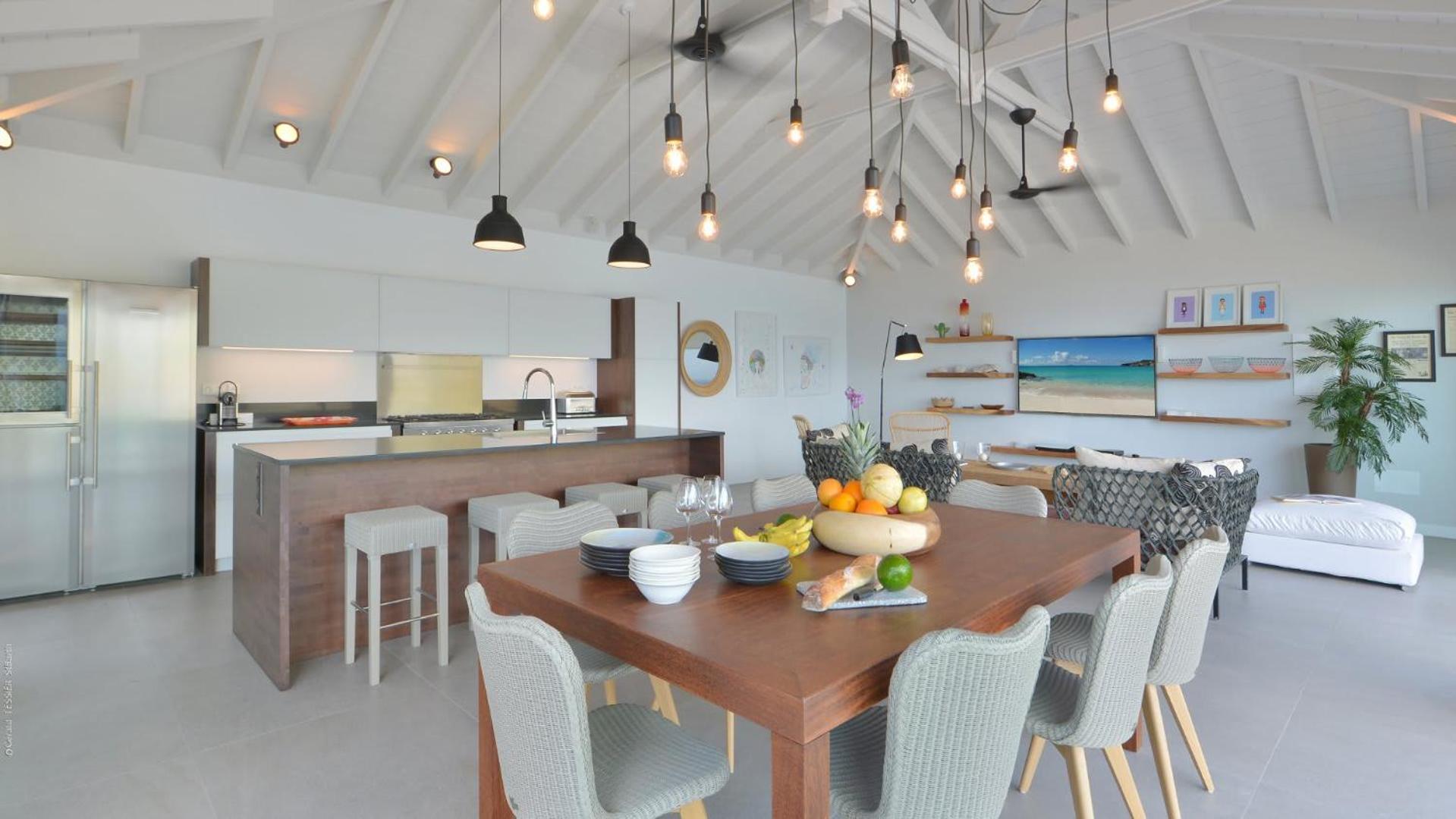 Superb Villa with Contemporary Style