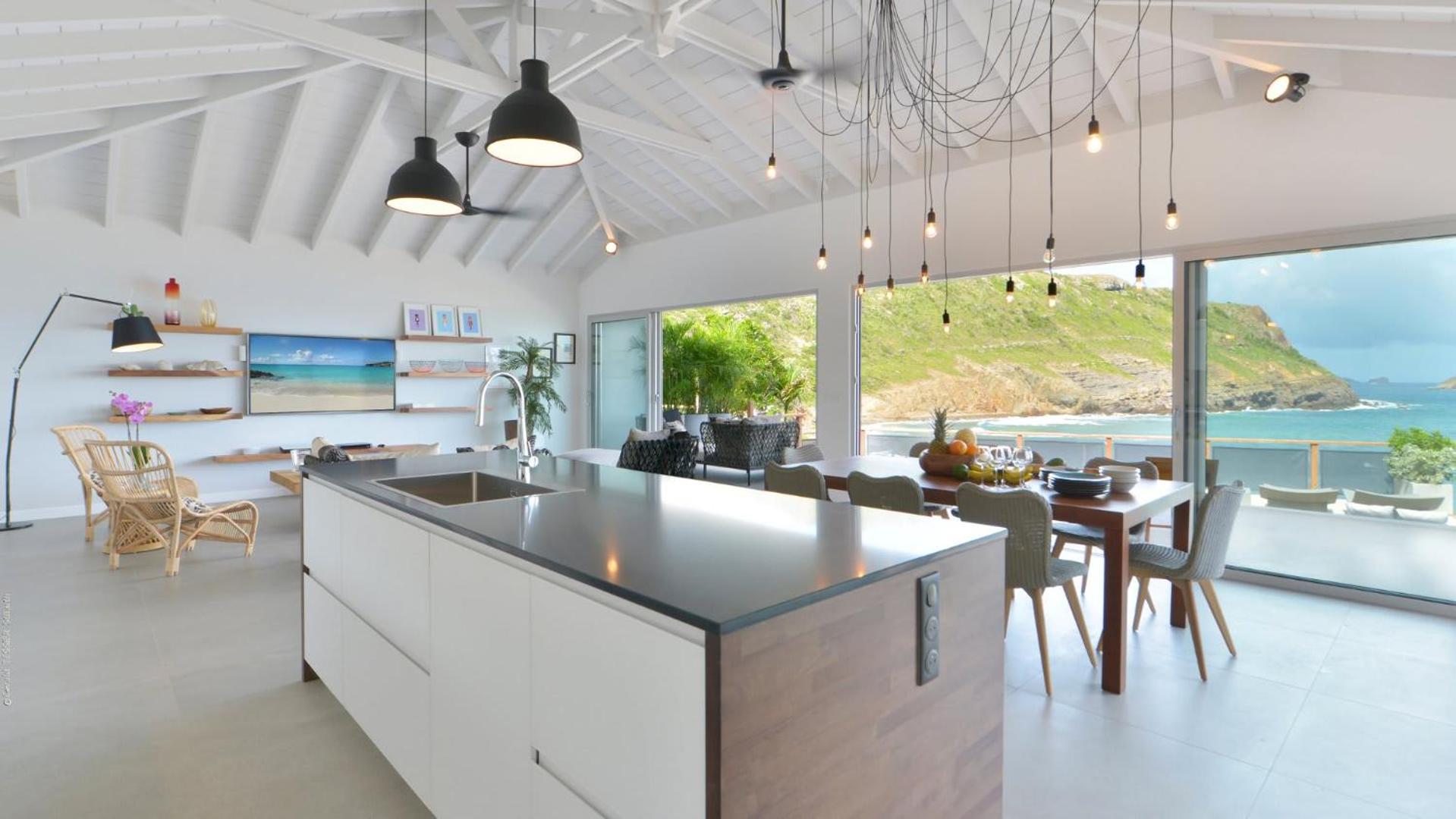 Superb Villa with Contemporary Style