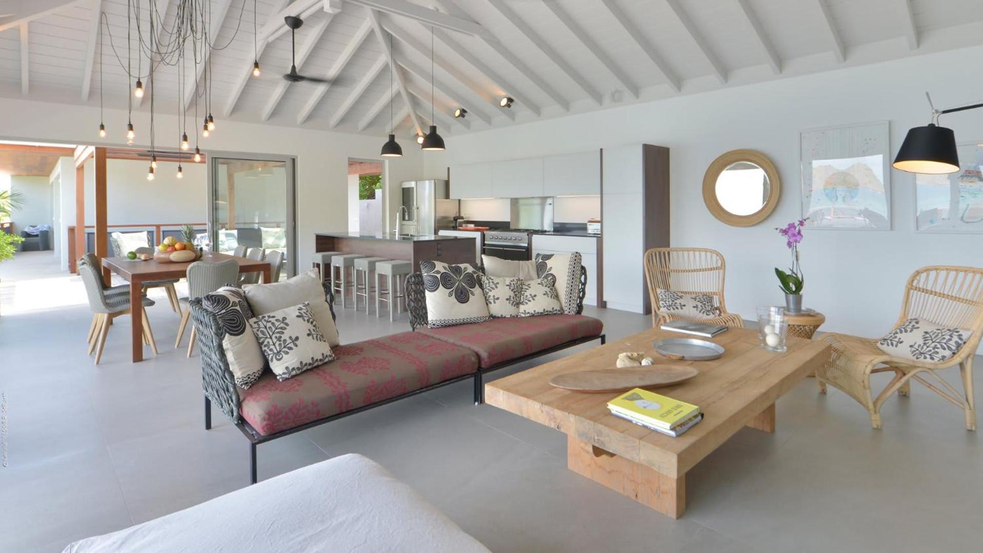 Superb Villa with Contemporary Style