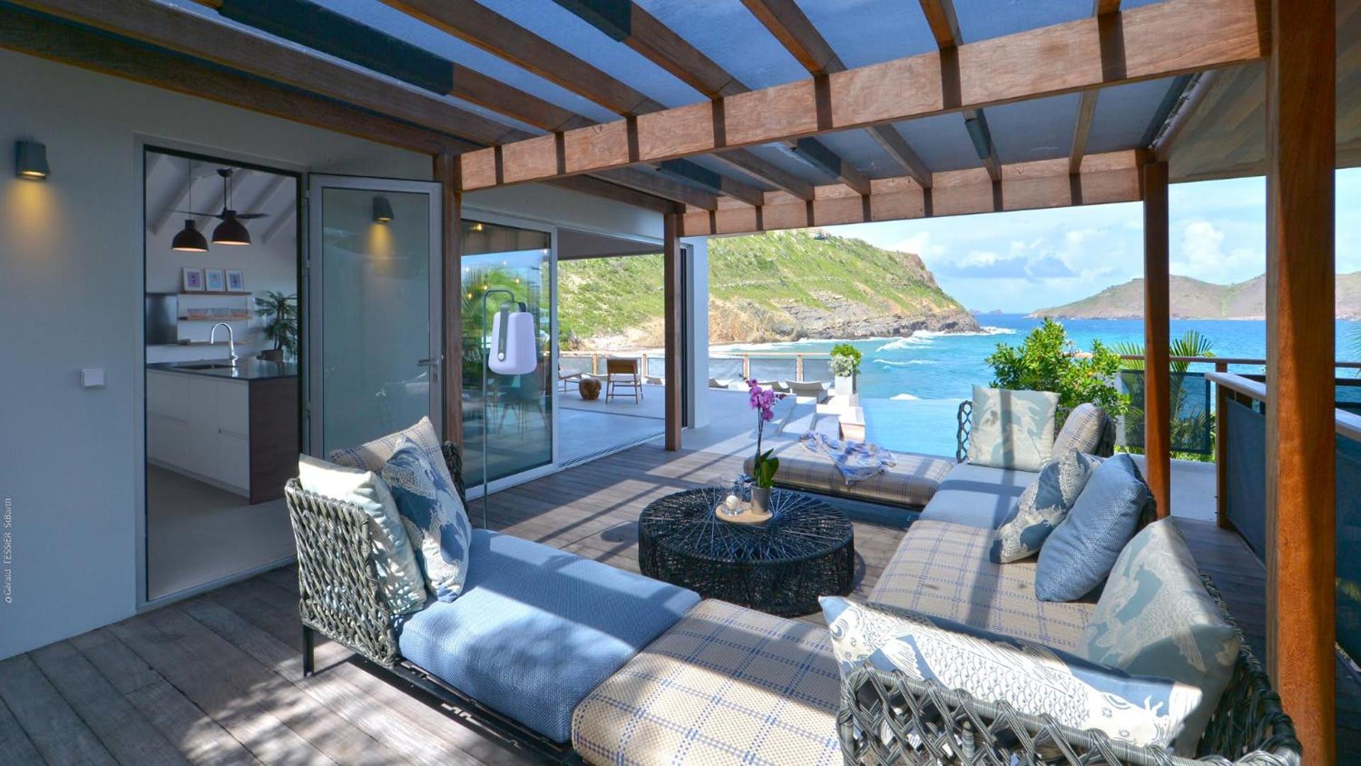 Superb Villa with Contemporary Style