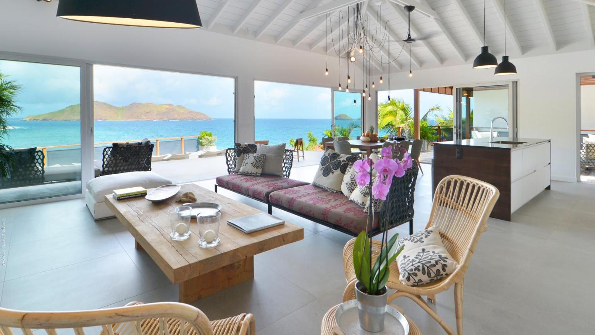 Superb Villa with Contemporary Style