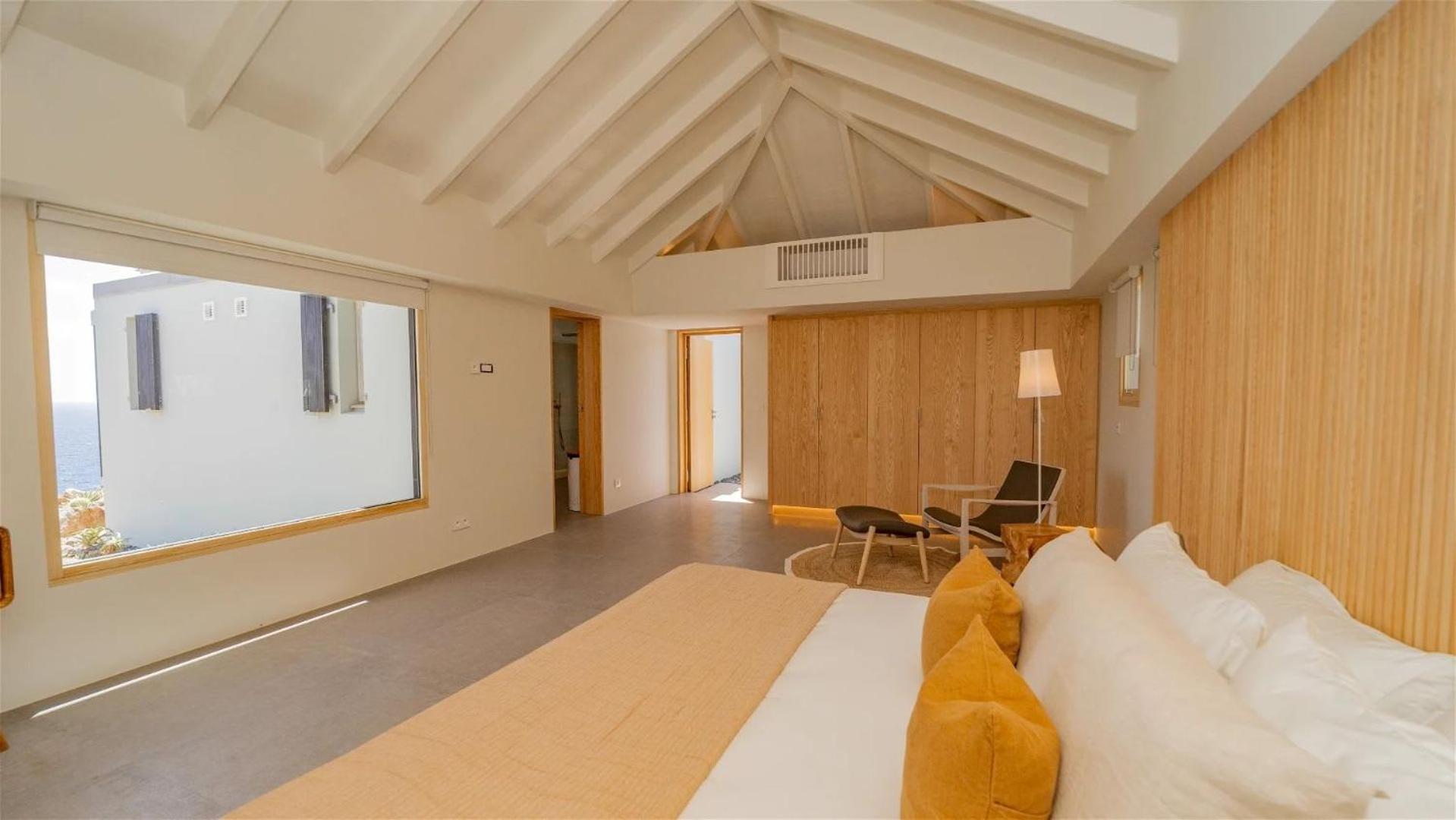 Exceptional 4BR Villa Overlooking the Ocean
