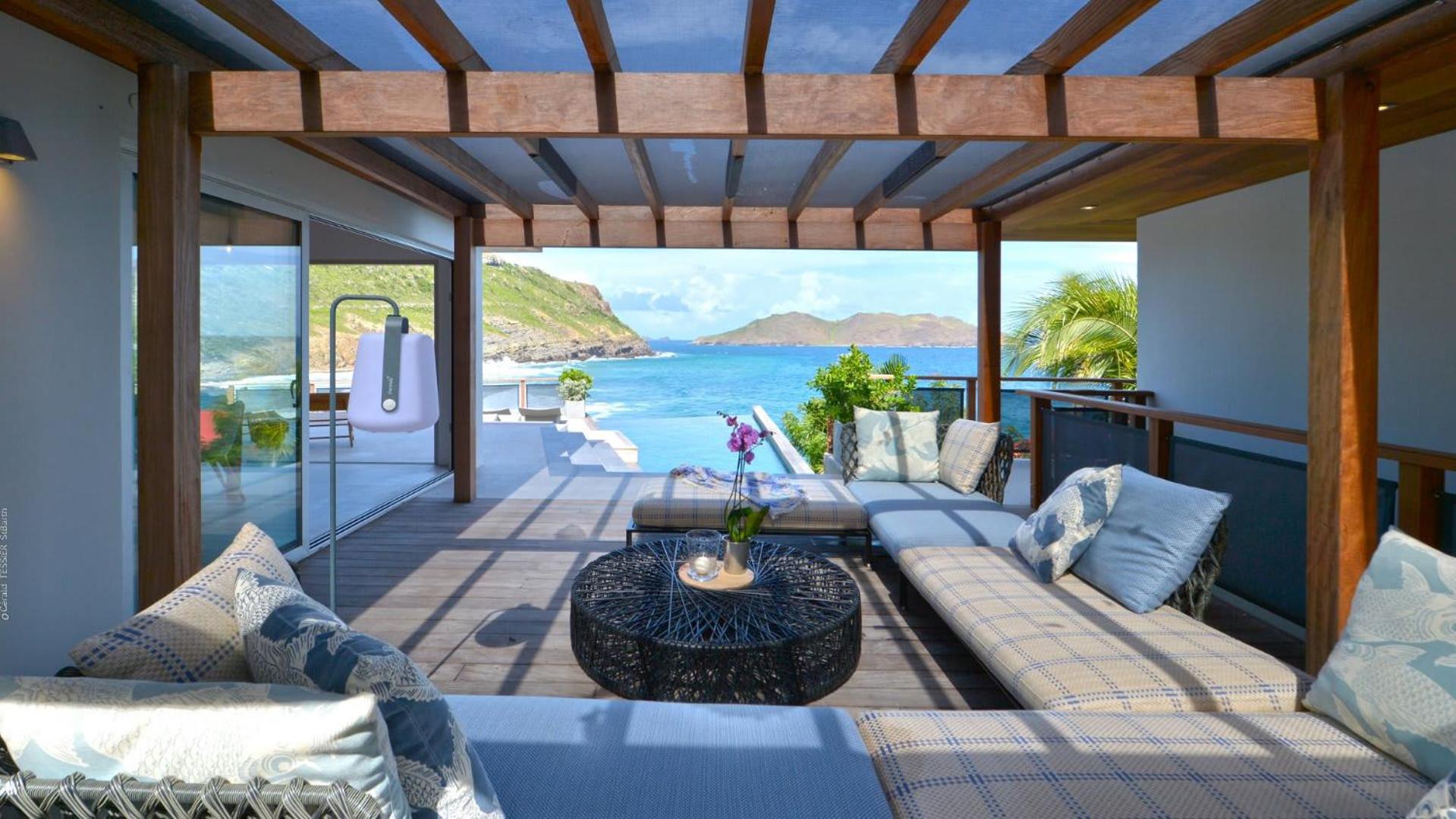 Superb Villa with Contemporary Style