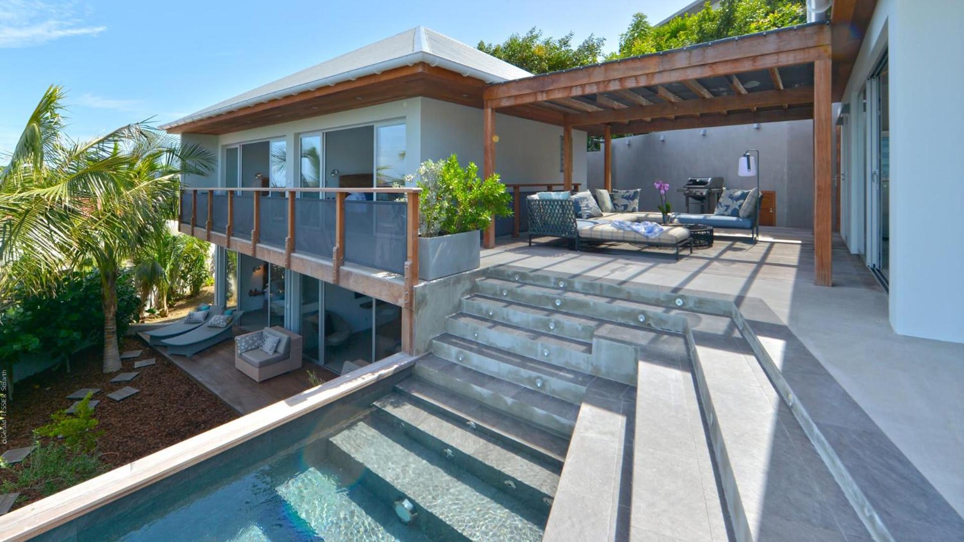 Superb Villa with Contemporary Style
