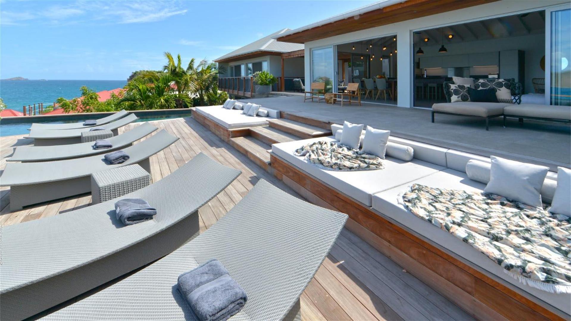 Superb Villa with Contemporary Style