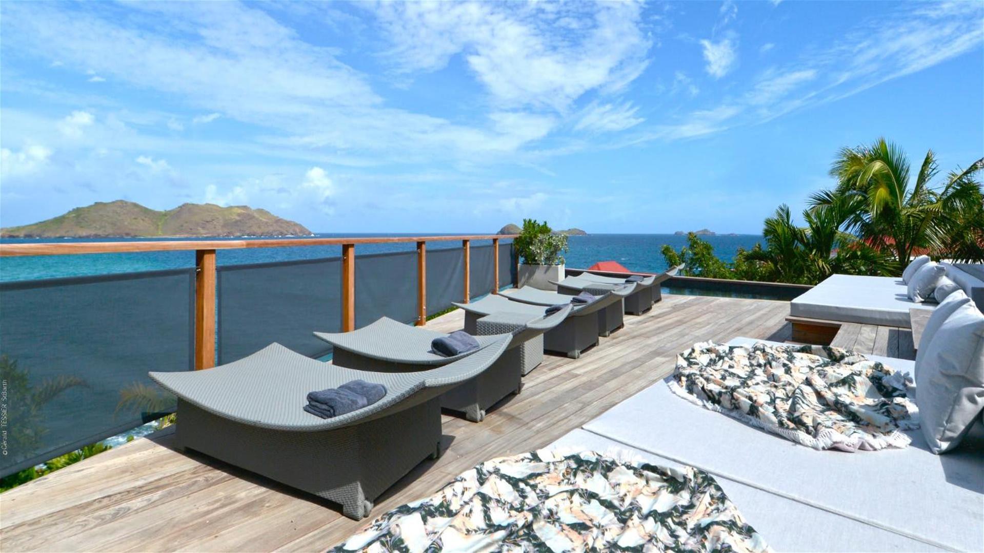 Superb Villa with Contemporary Style
