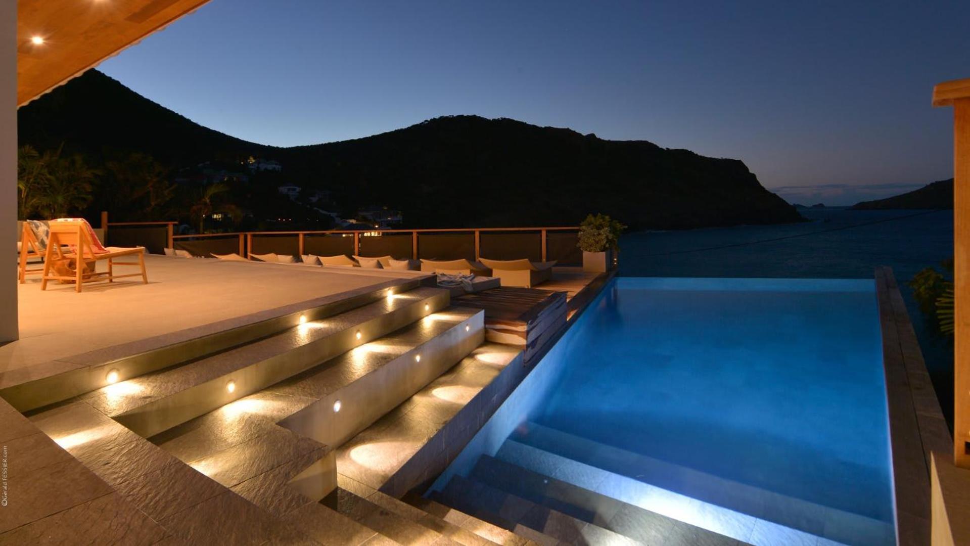 Superb Villa with Contemporary Style