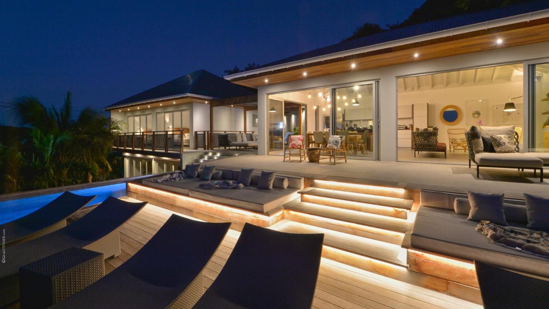 Superb Villa with Contemporary Style