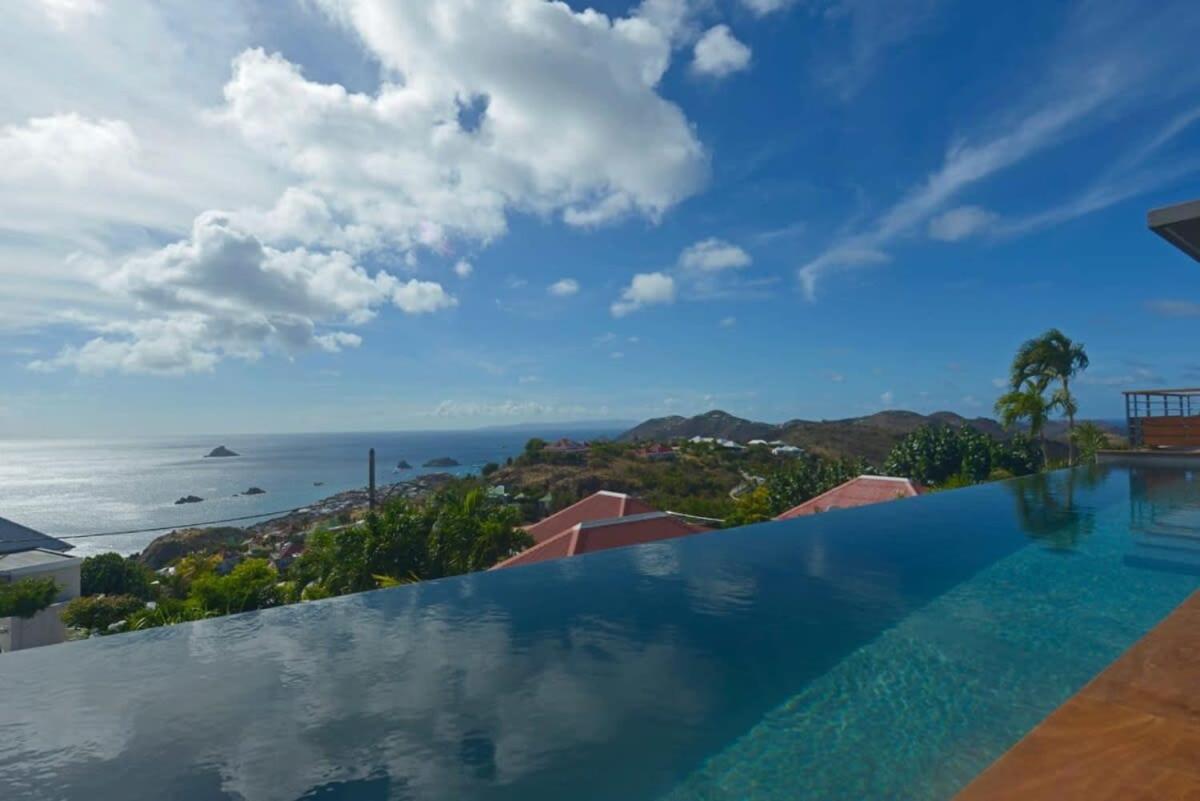 Stylish And Modern Villa With Spectacular Fine Sunset