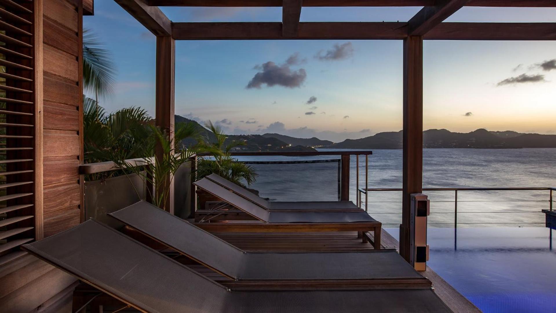 Panoramic Villa with Exotic Decor