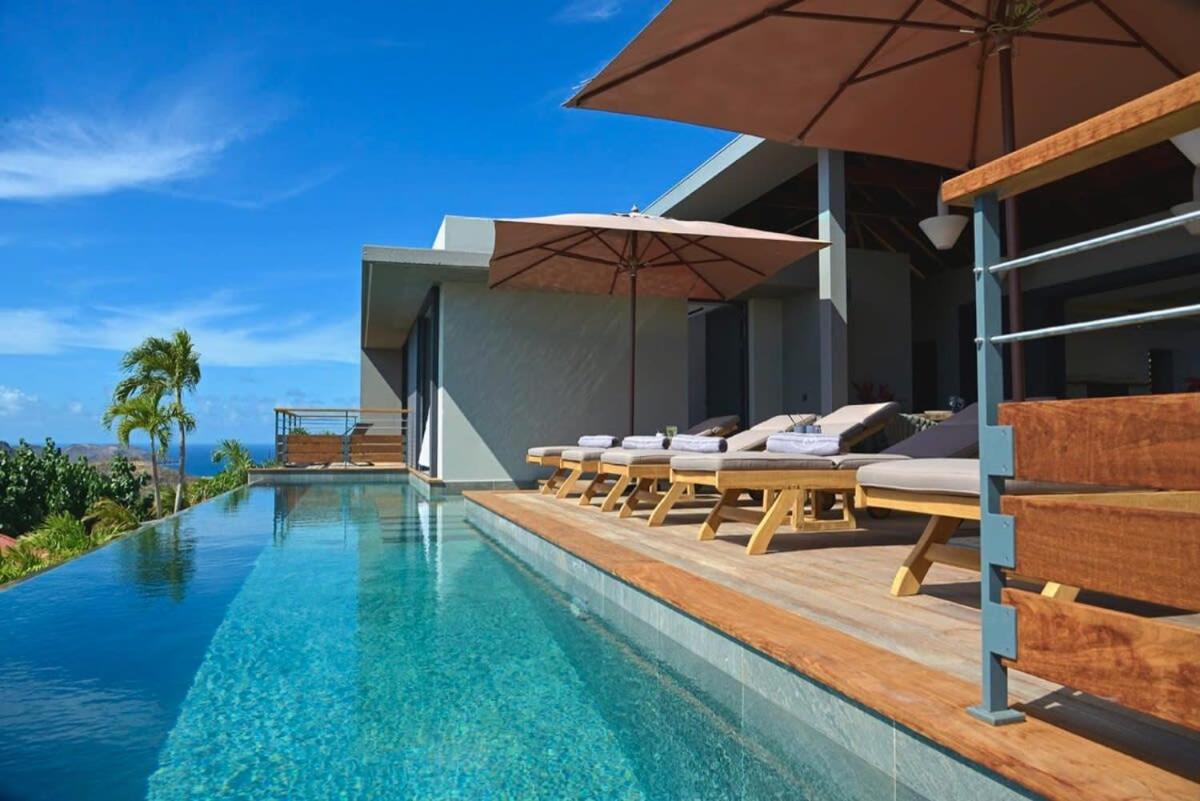 Stylish And Modern Villa With Spectacular Fine Sunset