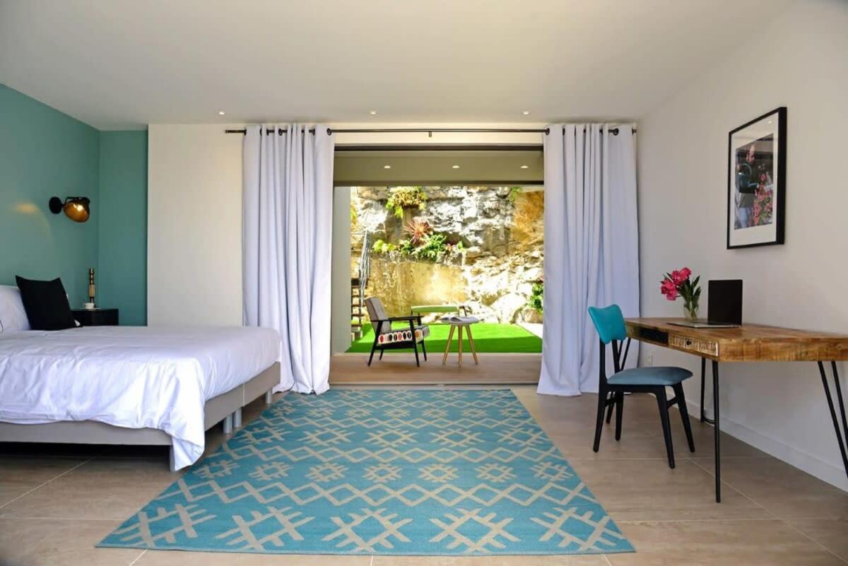 Stylish And Modern Villa With Spectacular Fine Sunset