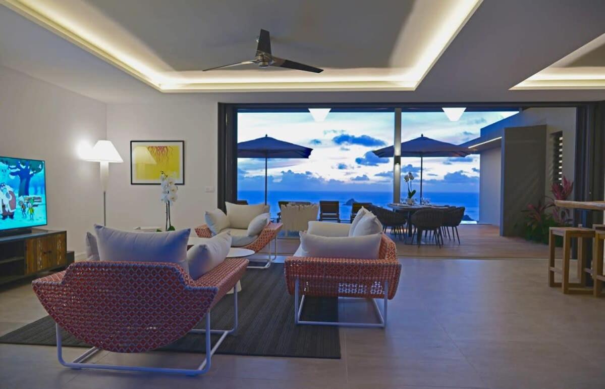 Stylish And Modern Villa With Spectacular Fine Sunset