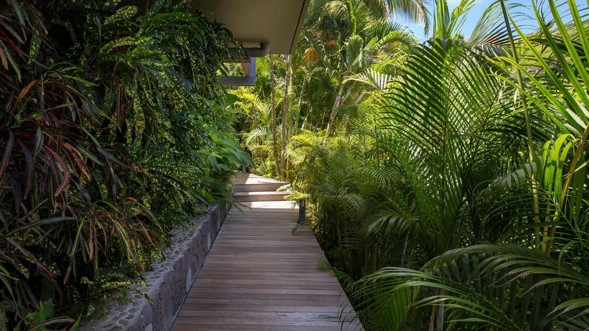 Panoramic Villa with Exotic Decor