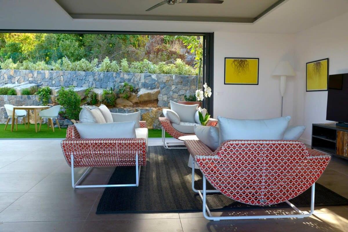 Stylish And Modern Villa With Spectacular Fine Sunset