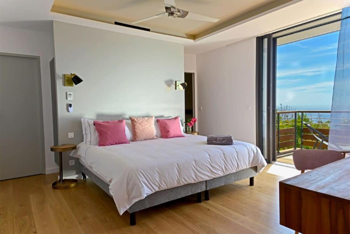 Stylish And Modern Villa With Spectacular Fine Sunset