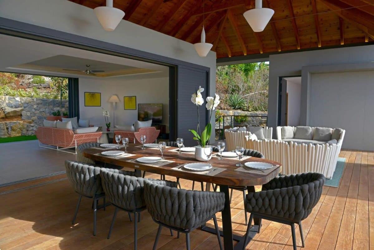 Stylish And Modern Villa With Spectacular Fine Sunset