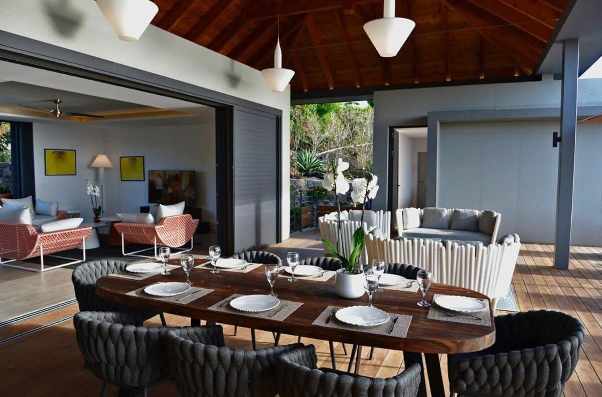 Stylish And Modern Villa With Spectacular Fine Sunset