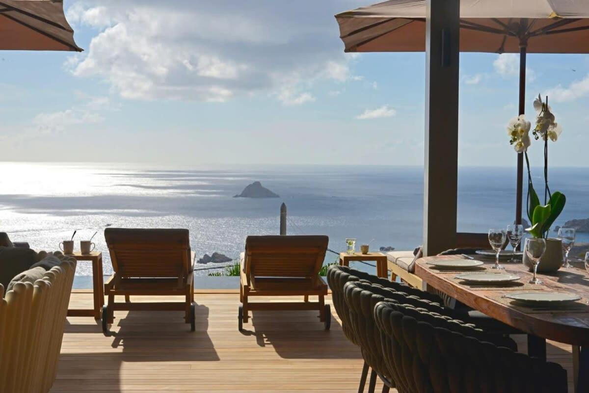 Stylish And Modern Villa With Spectacular Fine Sunset