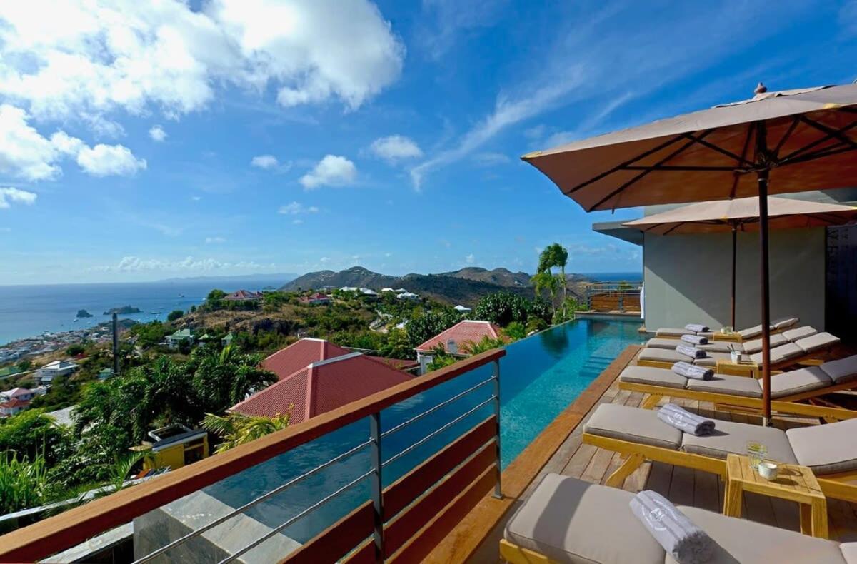 Stylish And Modern Villa With Spectacular Fine Sunset