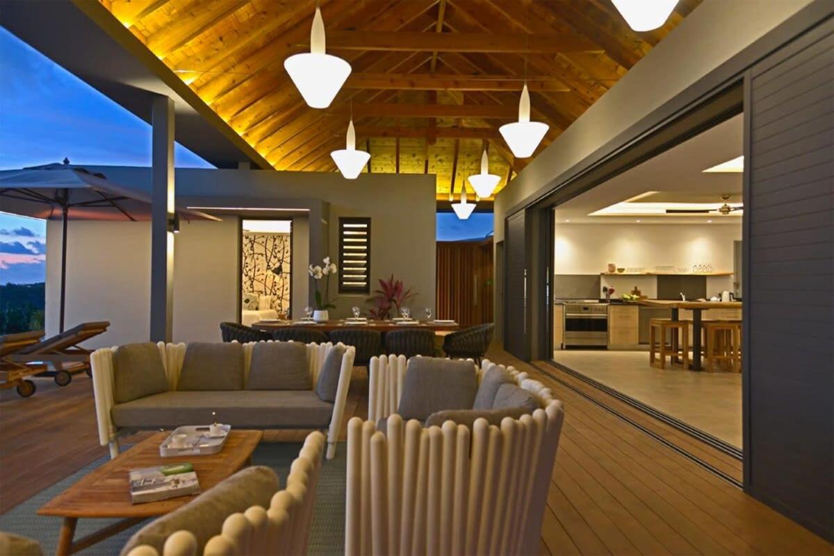 Stylish And Modern Villa With Spectacular Fine Sunset