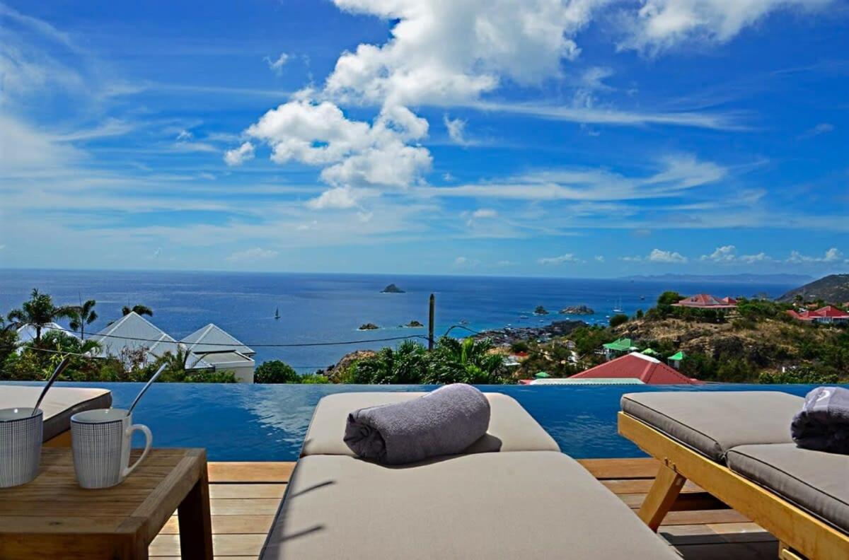 Stylish And Modern Villa With Spectacular Fine Sunset