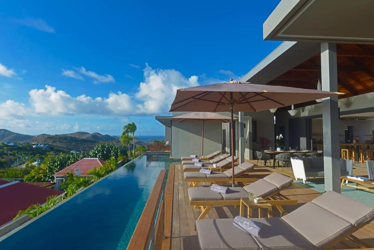 Stylish And Modern Villa With Spectacular Fine Sunset