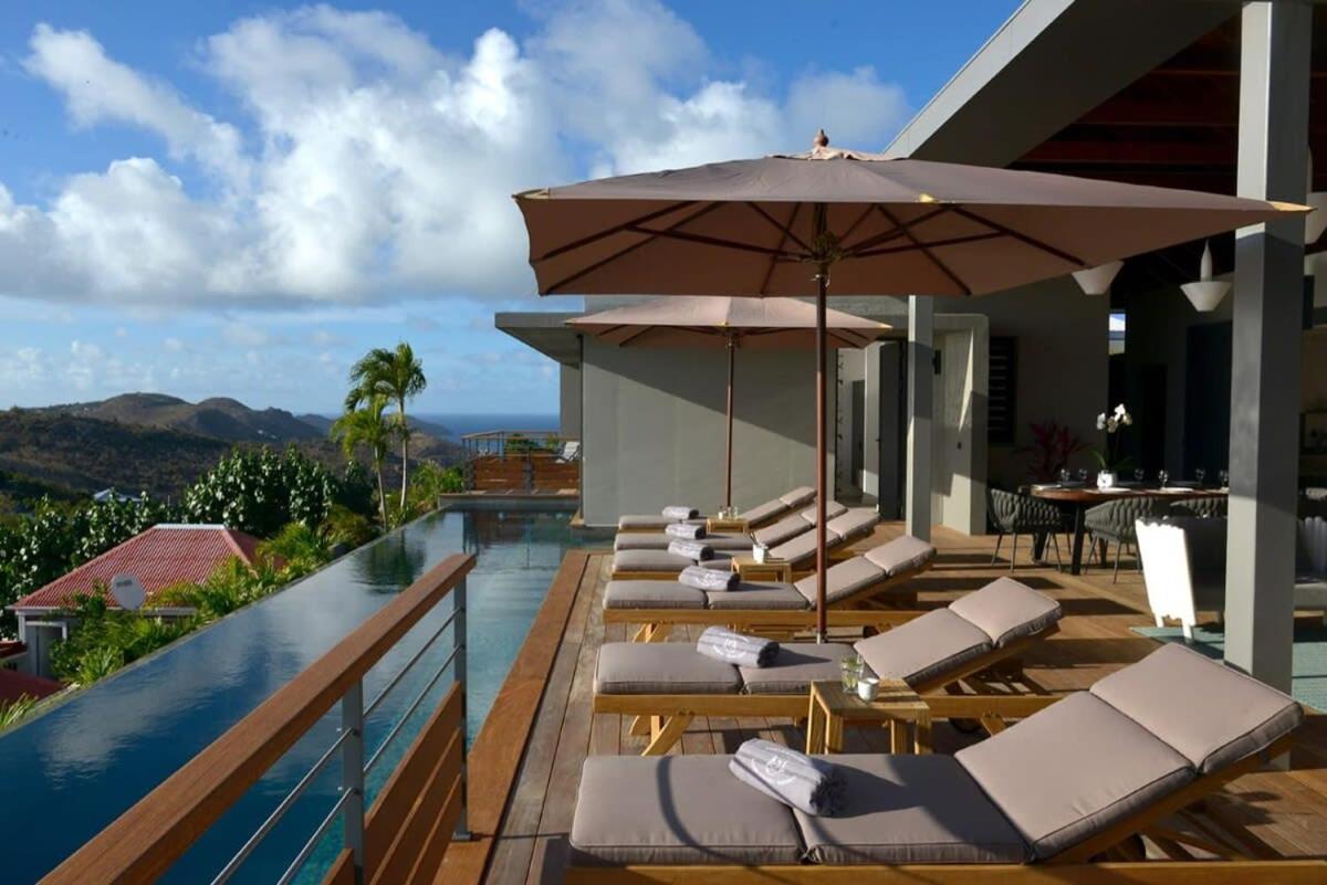 Stylish And Modern Villa With Spectacular Fine Sunset