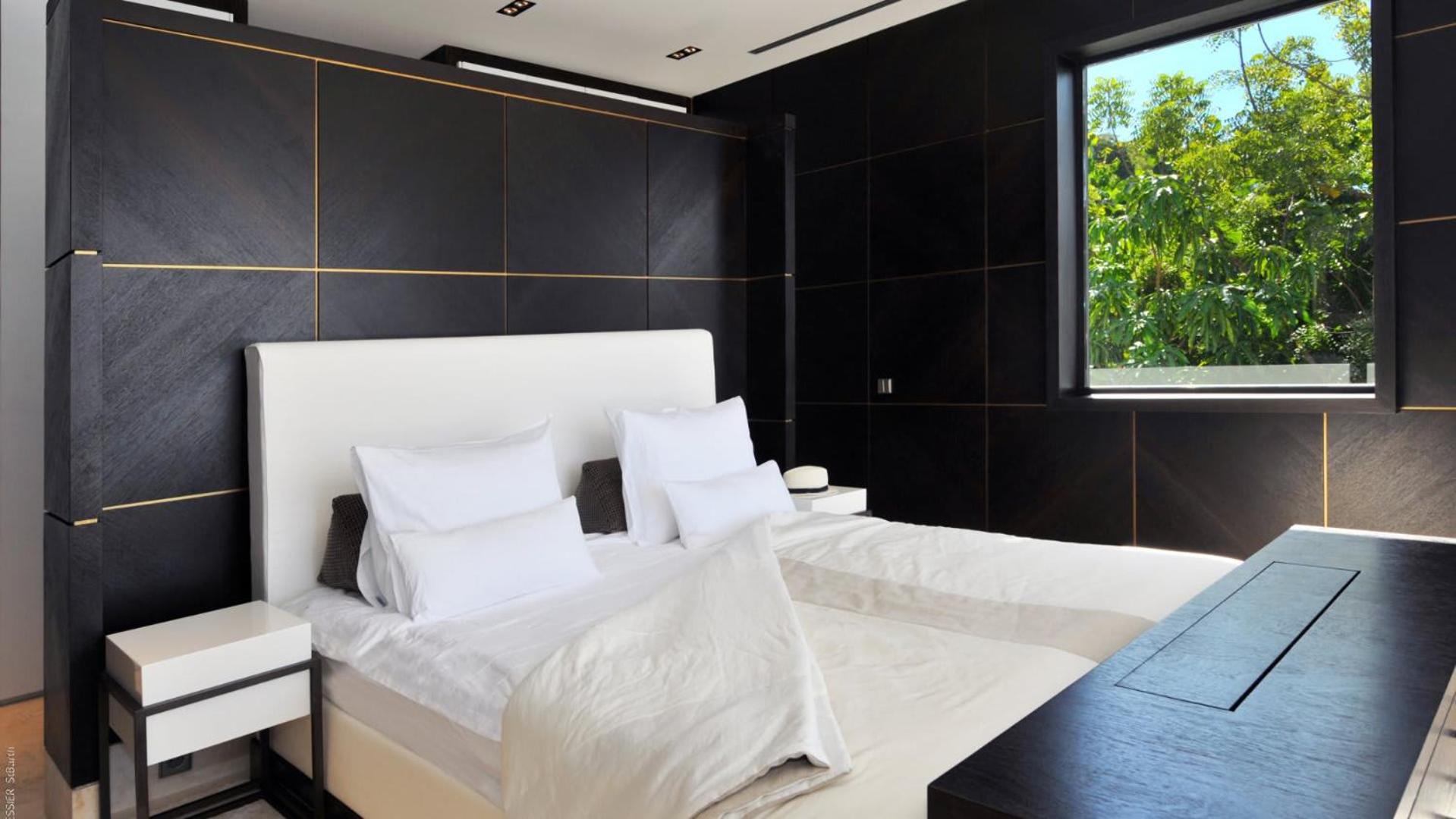 Ideally Located Contemporary Villa