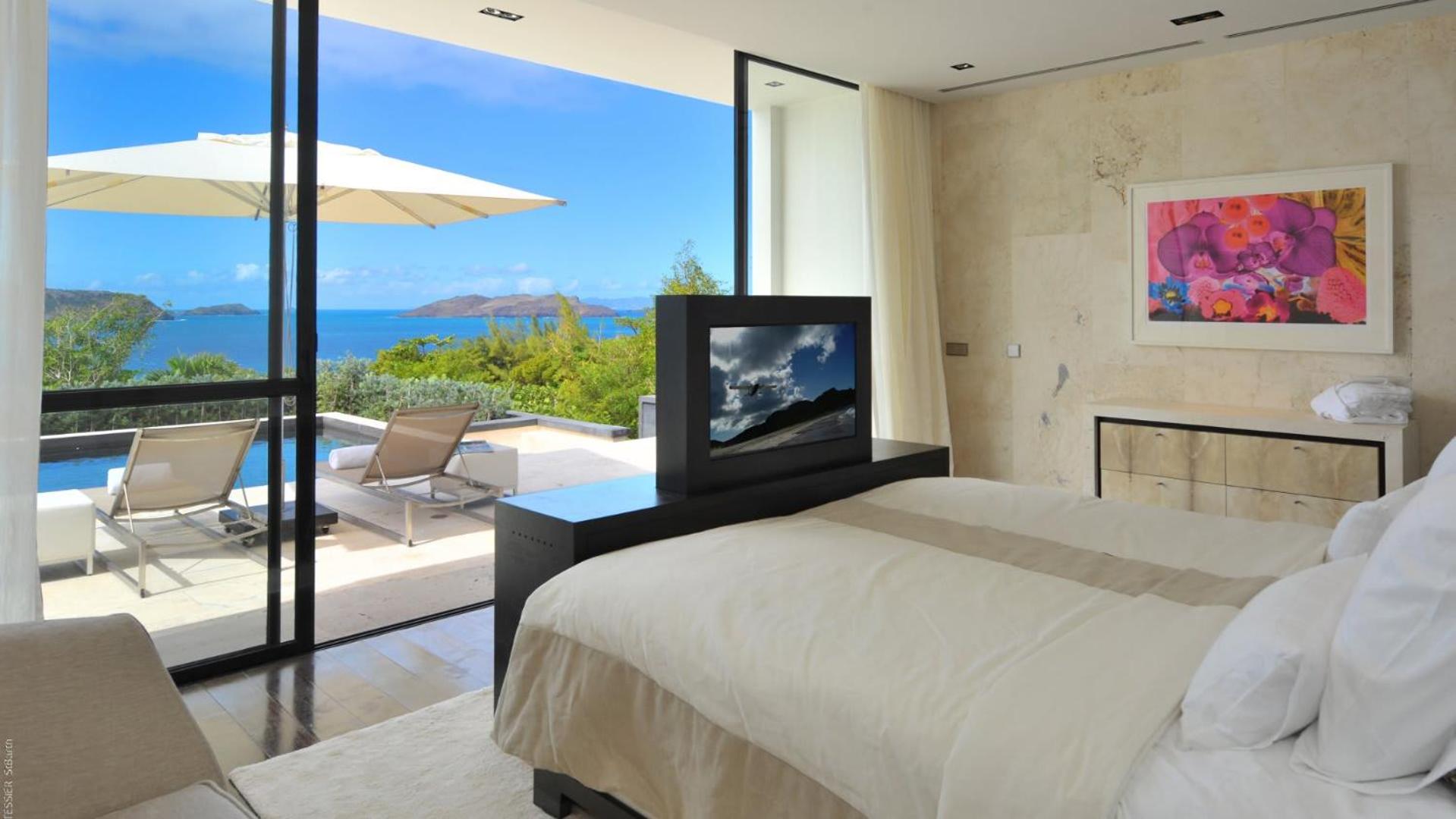 Ideally Located Contemporary Villa