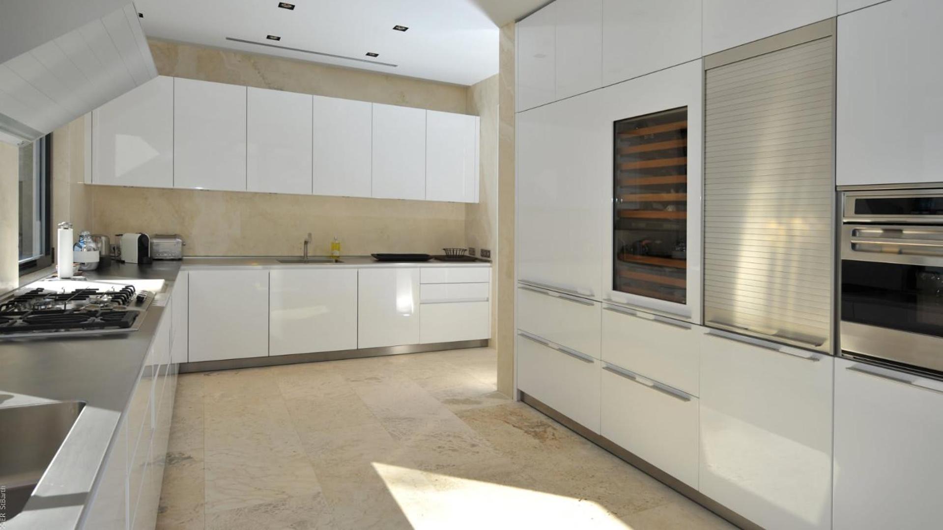Ideally Located Contemporary Villa