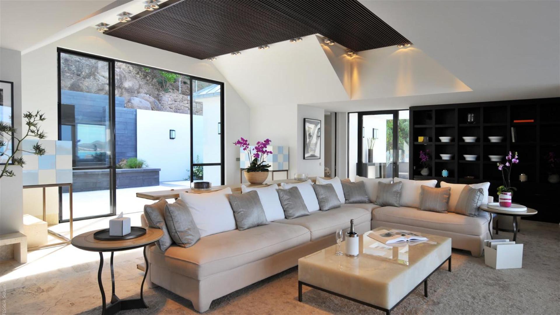 Ideally Located Contemporary Villa