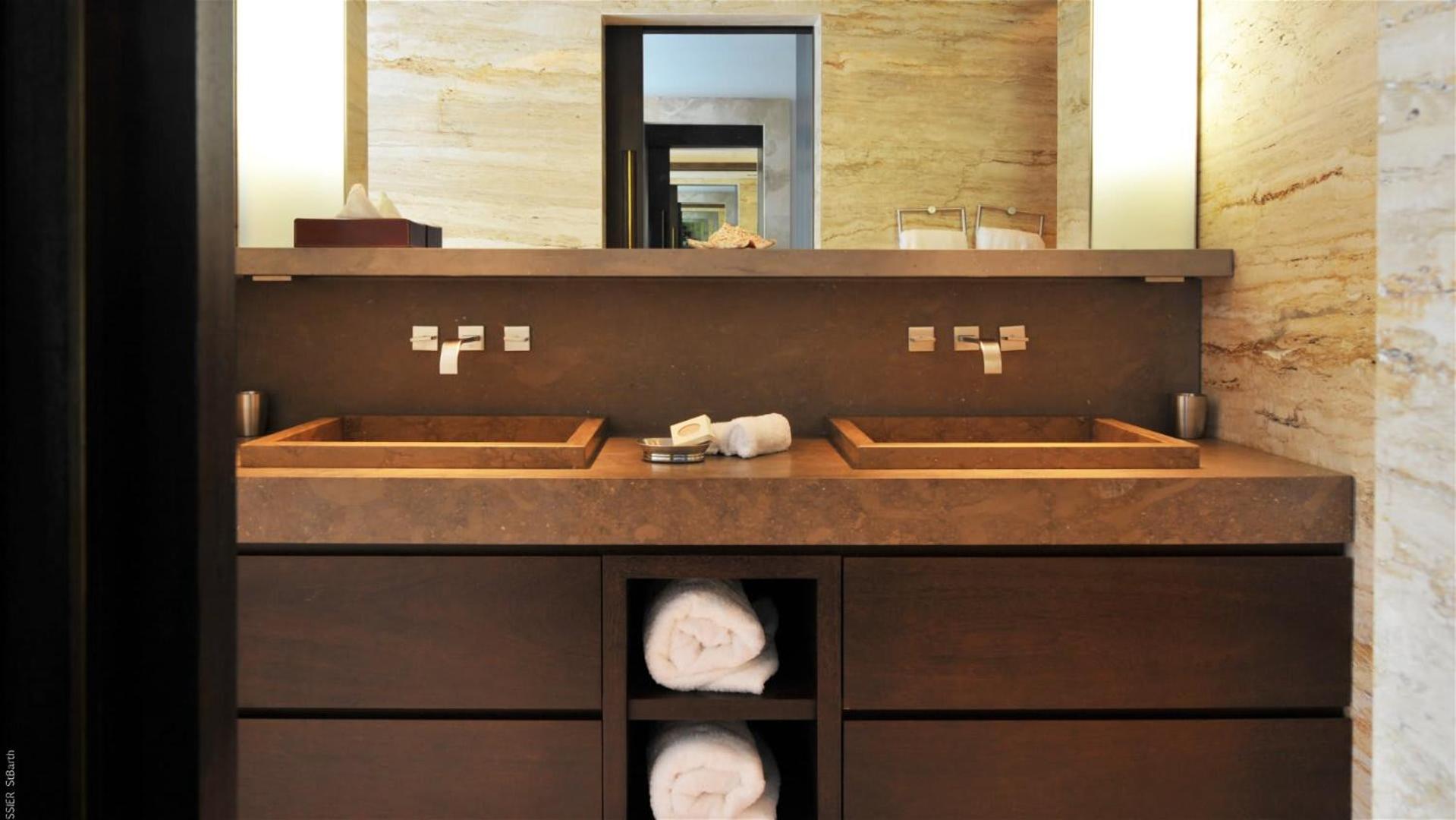 Ideally Located Contemporary Villa