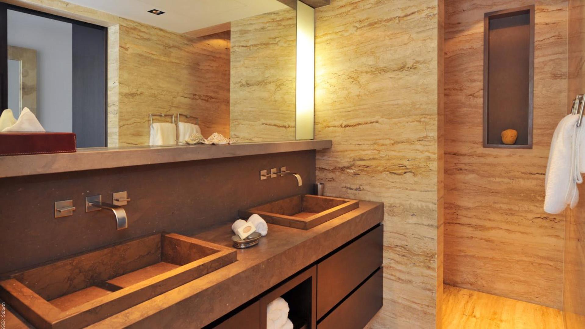 Ideally Located Contemporary Villa
