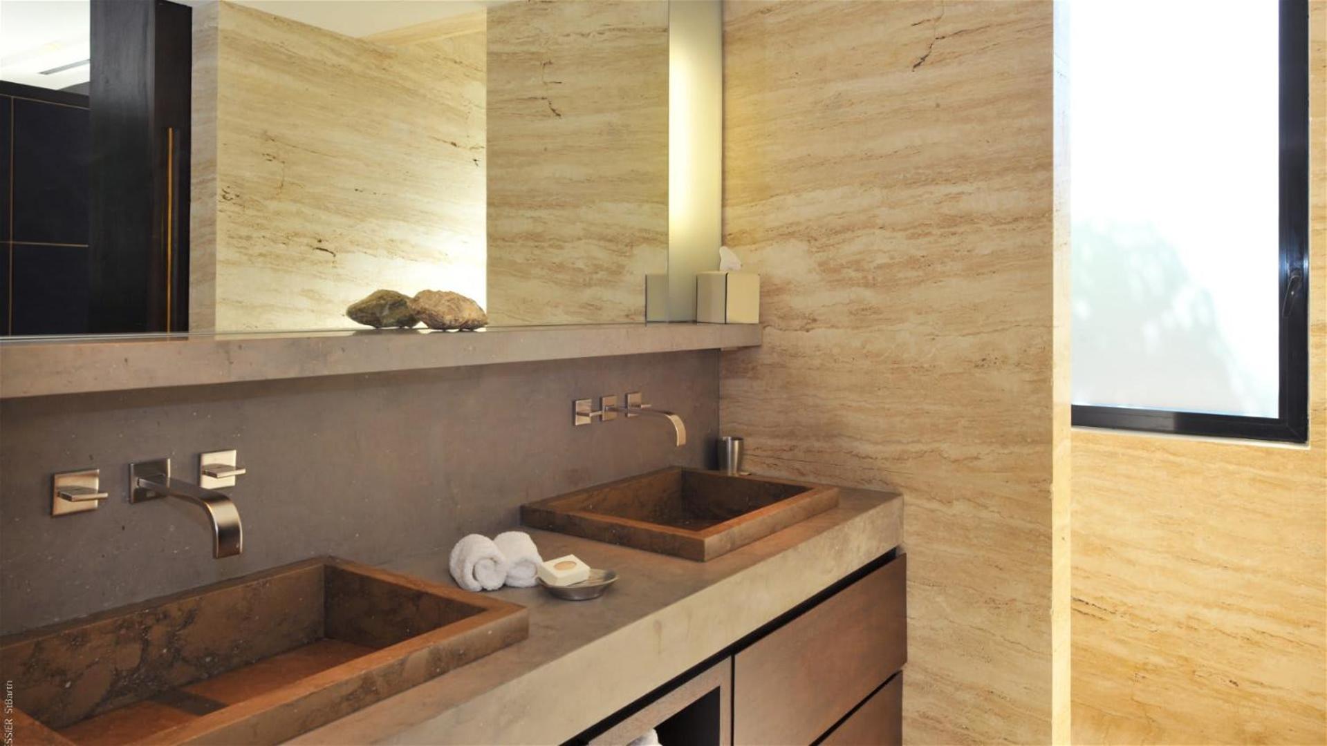 Ideally Located Contemporary Villa