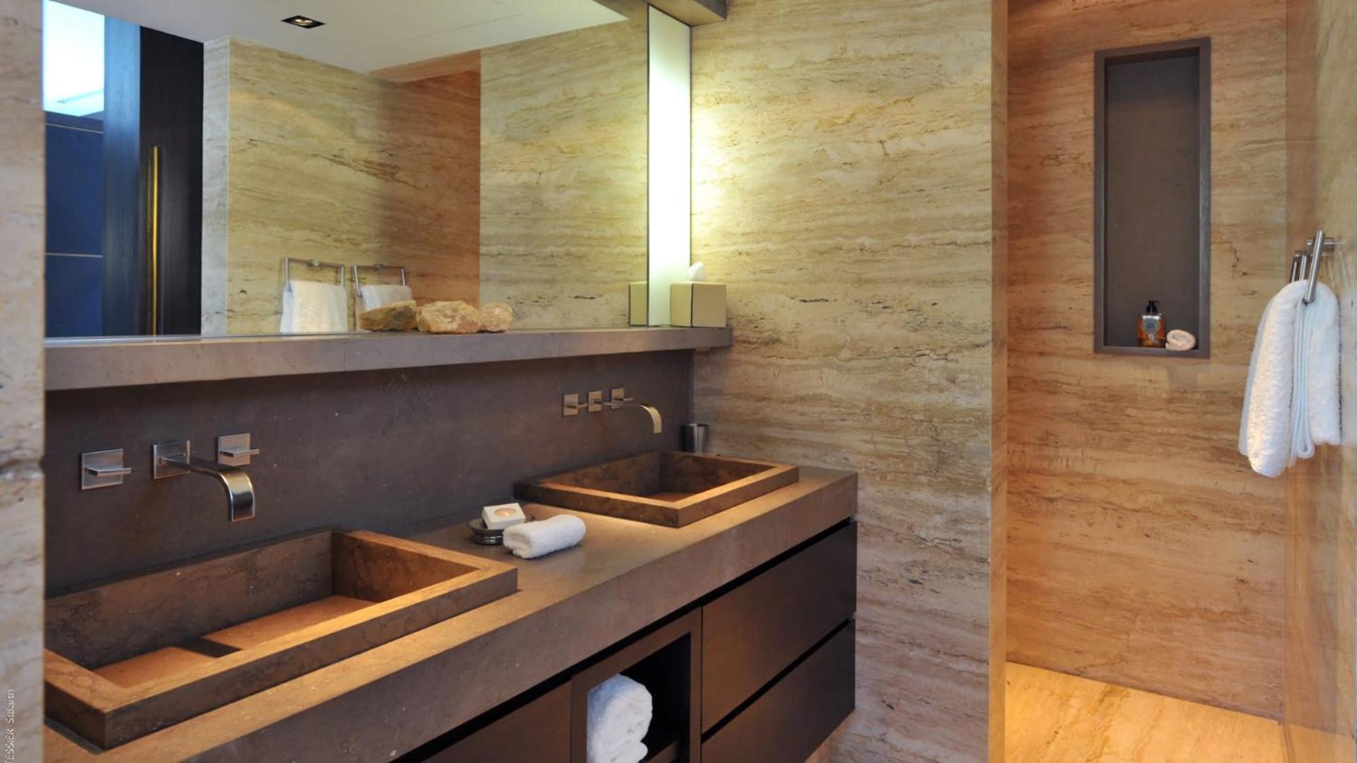 Ideally Located Contemporary Villa