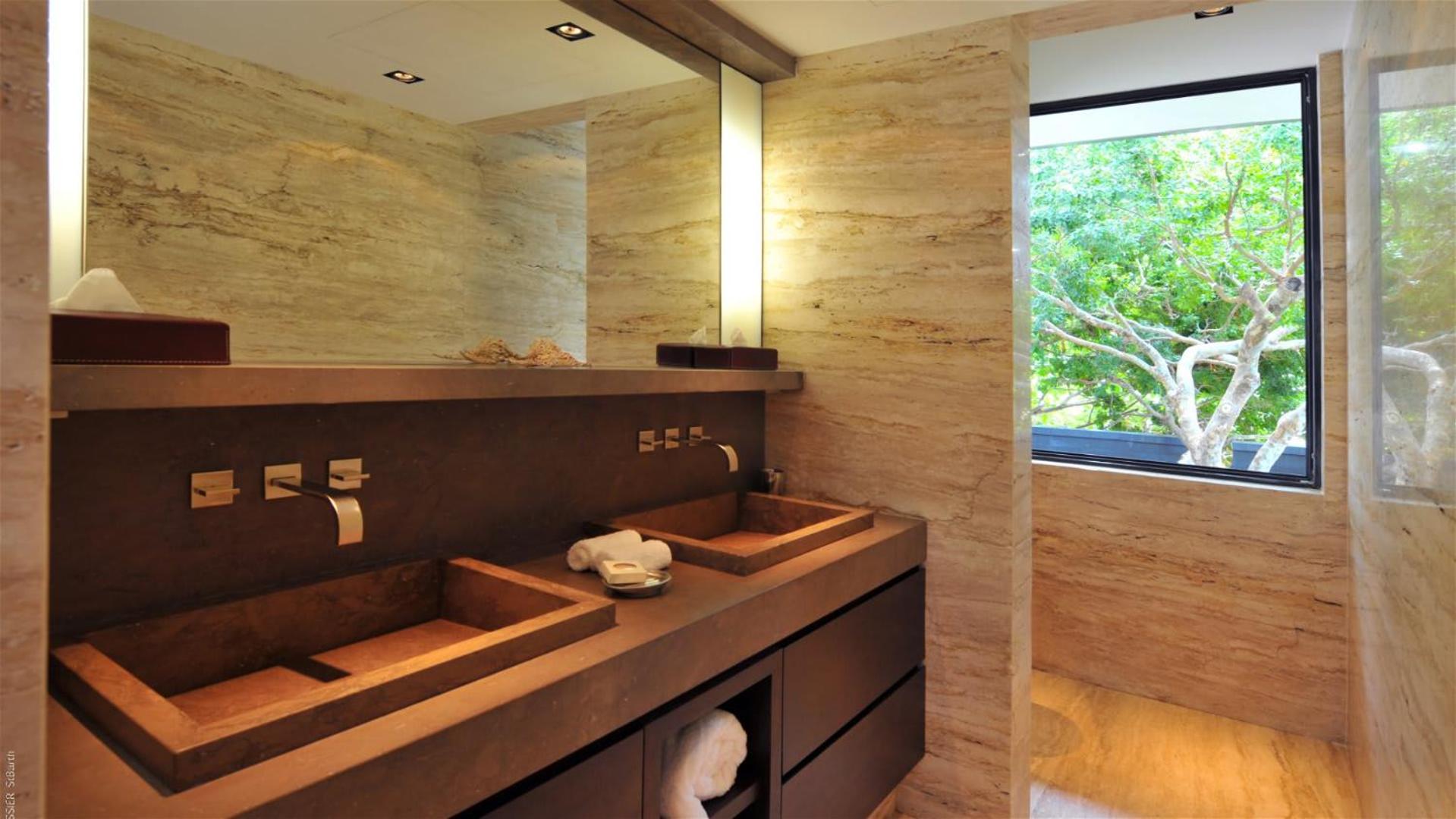 Ideally Located Contemporary Villa