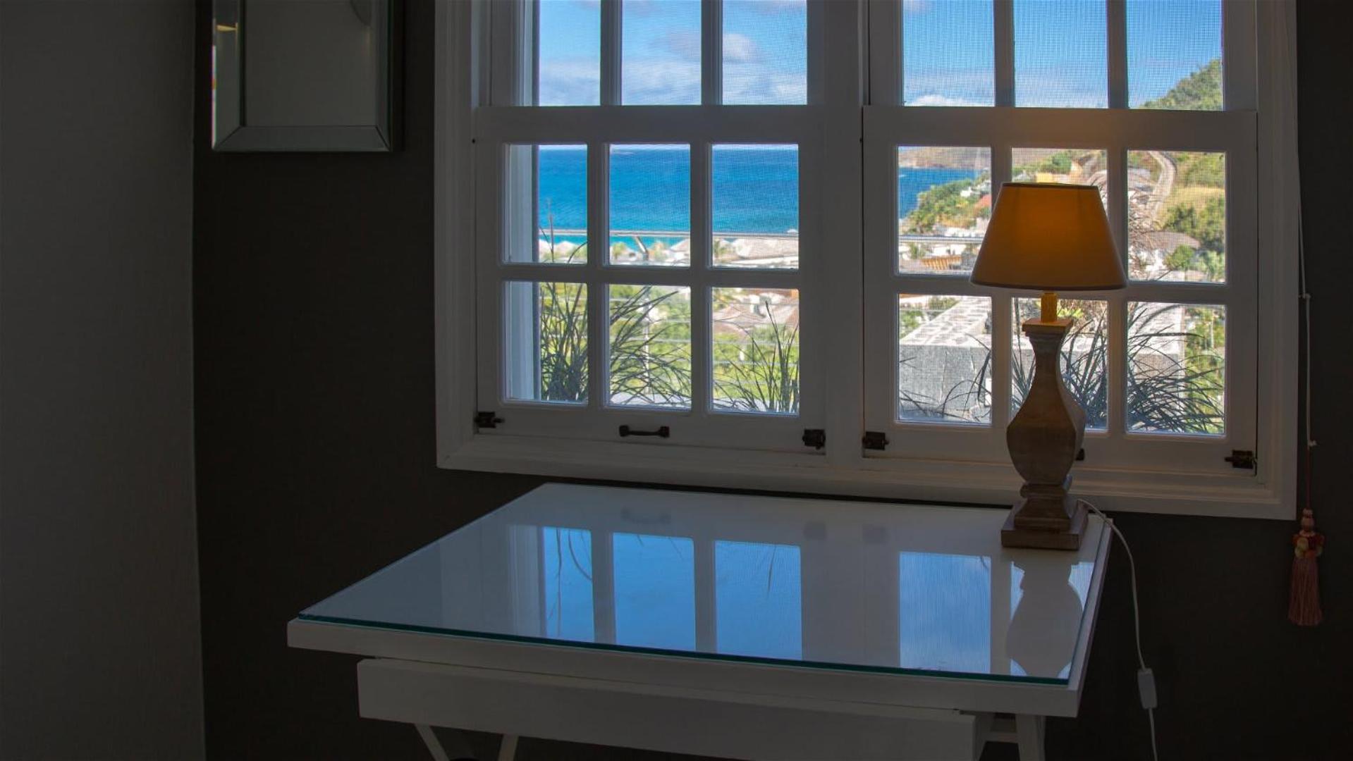Romantic villa with stunning views of blue ocean