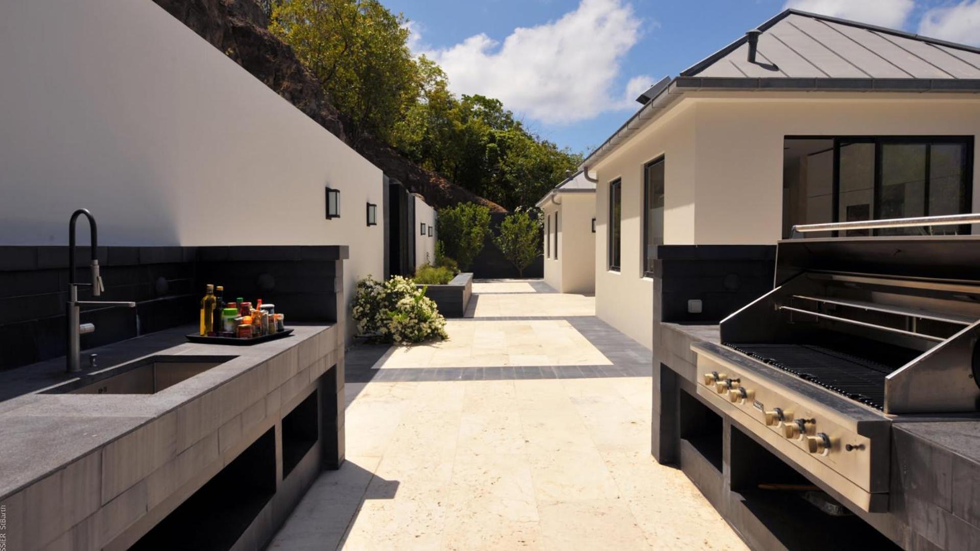 Ideally Located Contemporary Villa