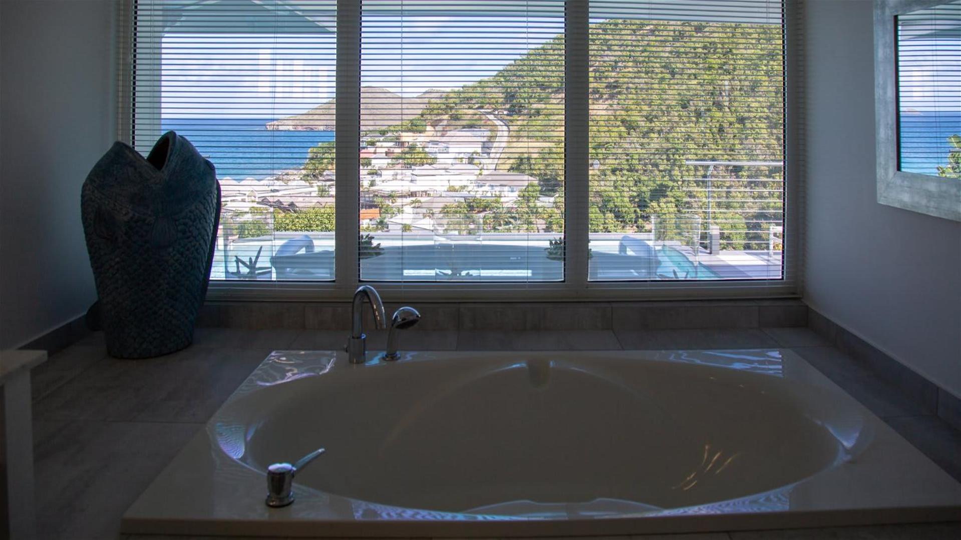 Romantic villa with stunning views of blue ocean