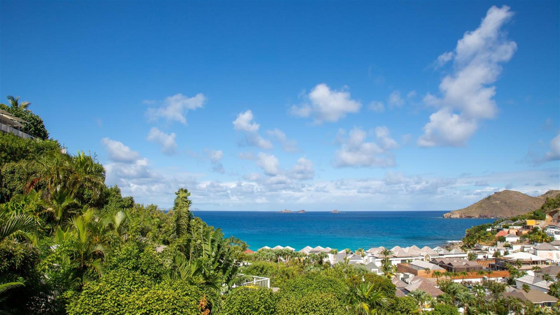 Romantic villa with stunning views of blue ocean