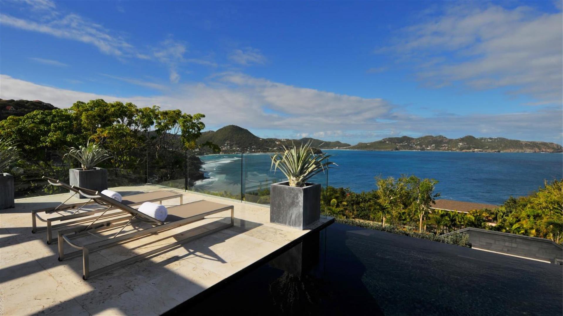 Ideally Located Contemporary Villa