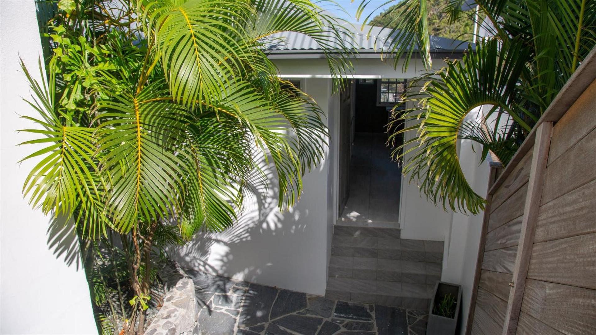 Romantic villa with stunning views of blue ocean