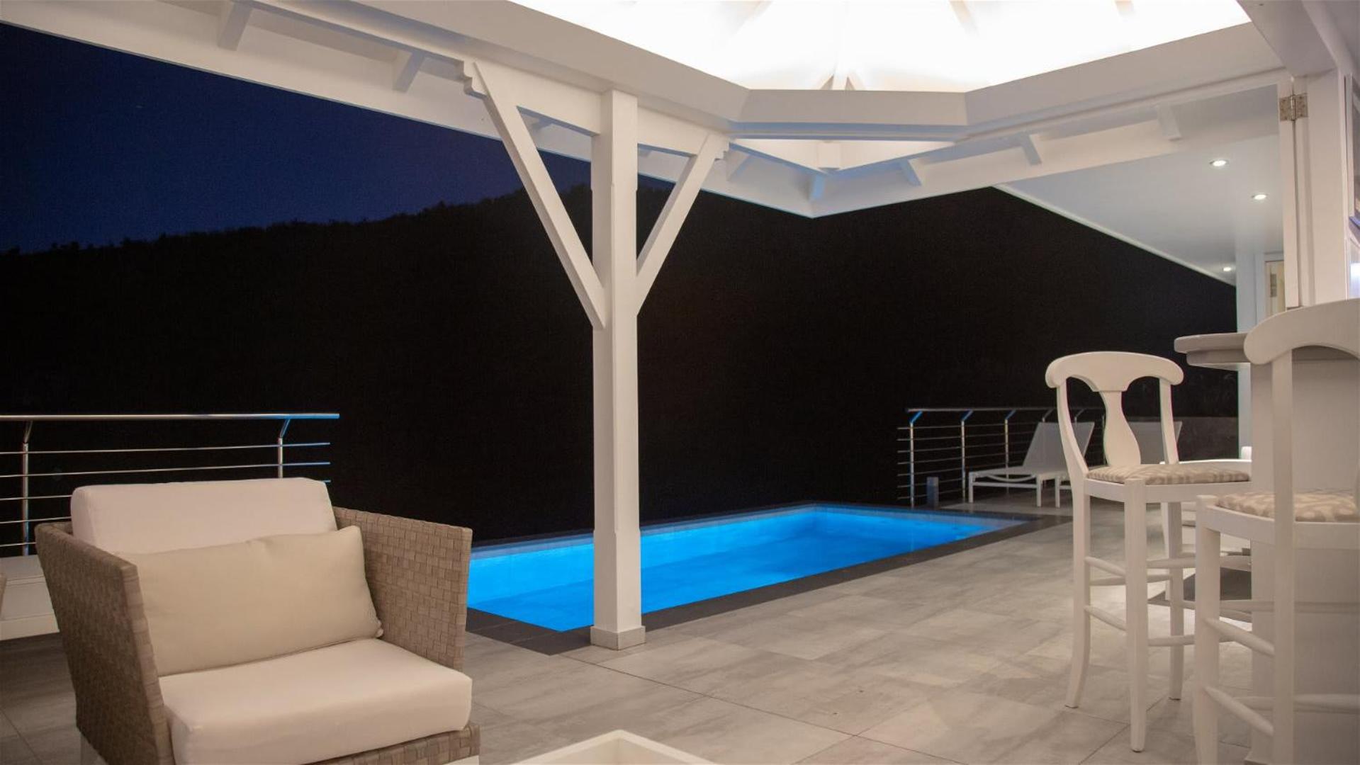 Romantic villa with stunning views of blue ocean