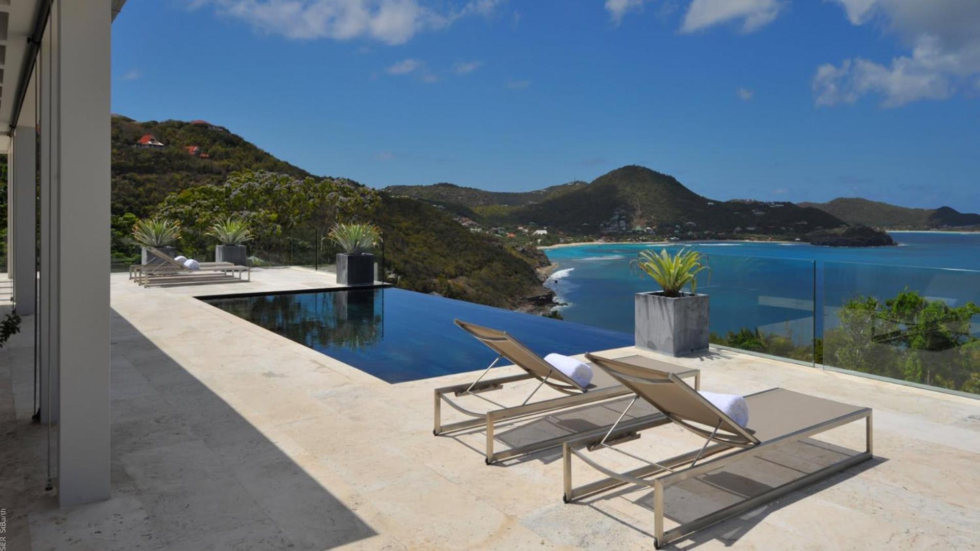 Ideally Located Contemporary Villa